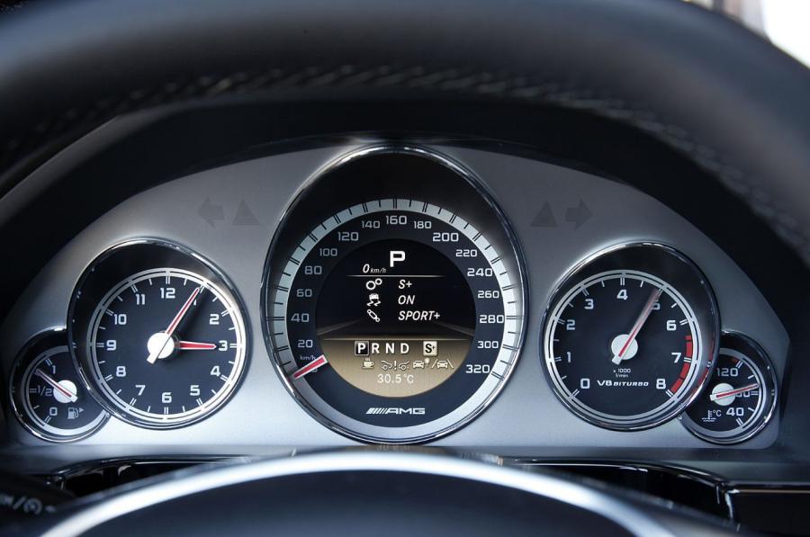  Mercedes-Benz E63 AMG 2012 года  (фото 11 из 30)